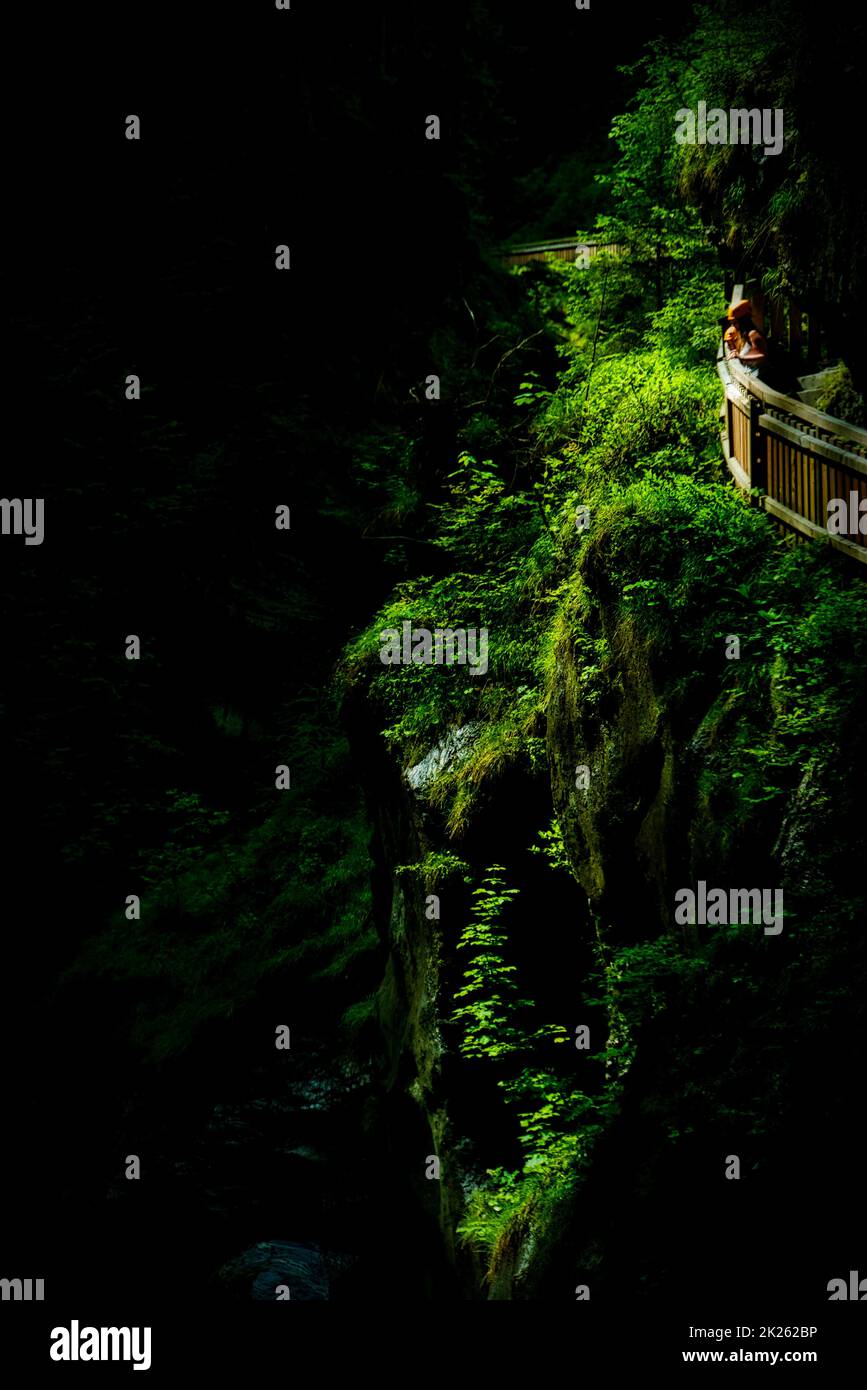 Licht und Schatten mit Blick in die Schlucht Stock Photo