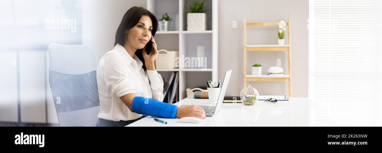 Broken Arm Injured Worker Compensation Coverage Stock Photo Alamy