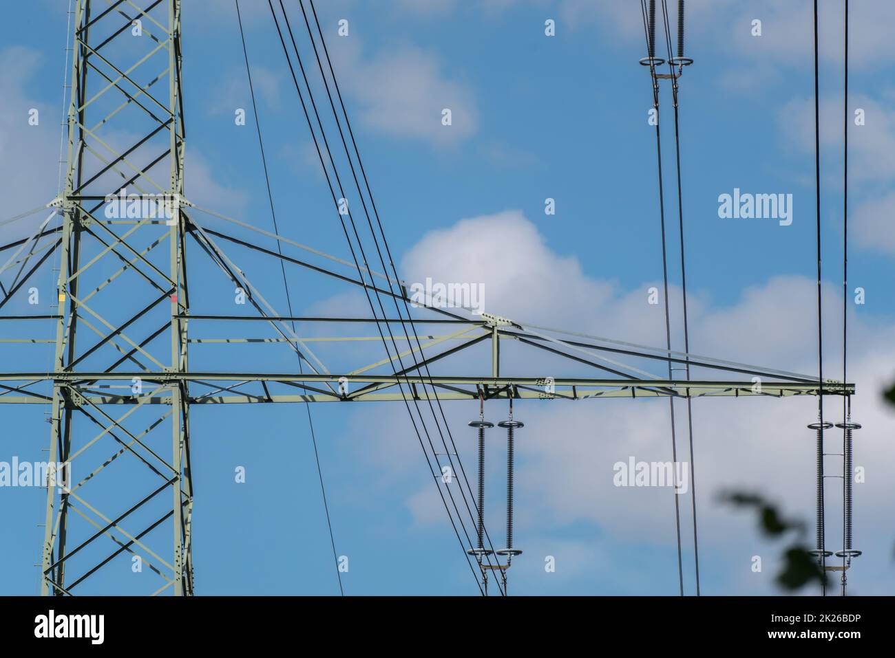 Electricity pylon for extensive free power transmission of high voltage ...
