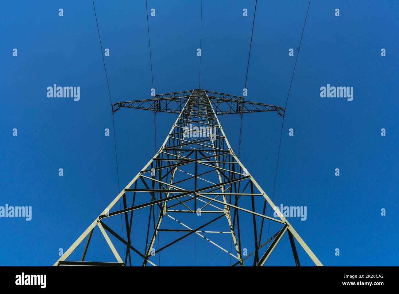 Electricity pylon for extensive free power transmission of high voltage ...