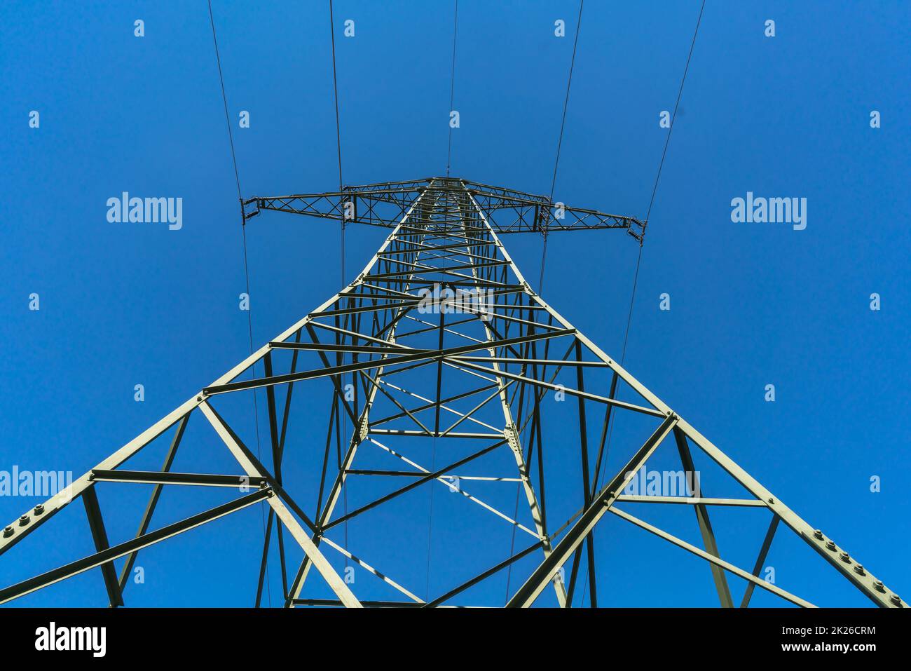 Electricity pylon for extensive free power transmission of high voltage ...