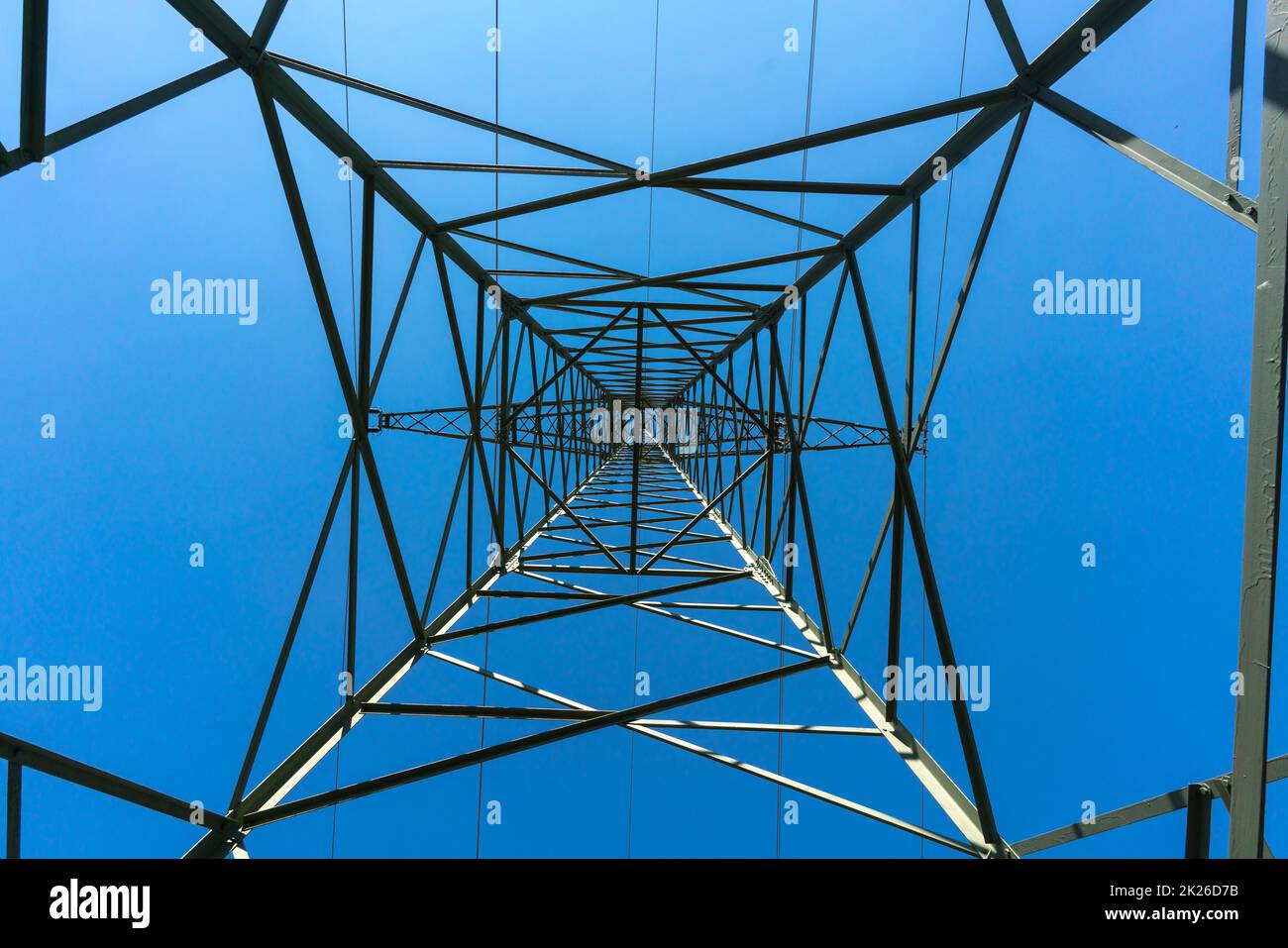 Electricity pylon for extensive free power transmission of high voltage ...