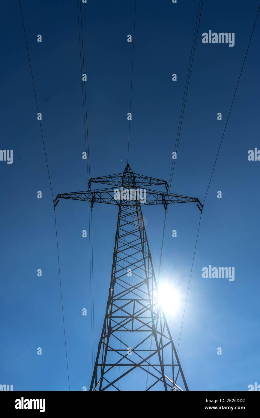 Electricity pylon for extensive free power transmission of high voltage ...