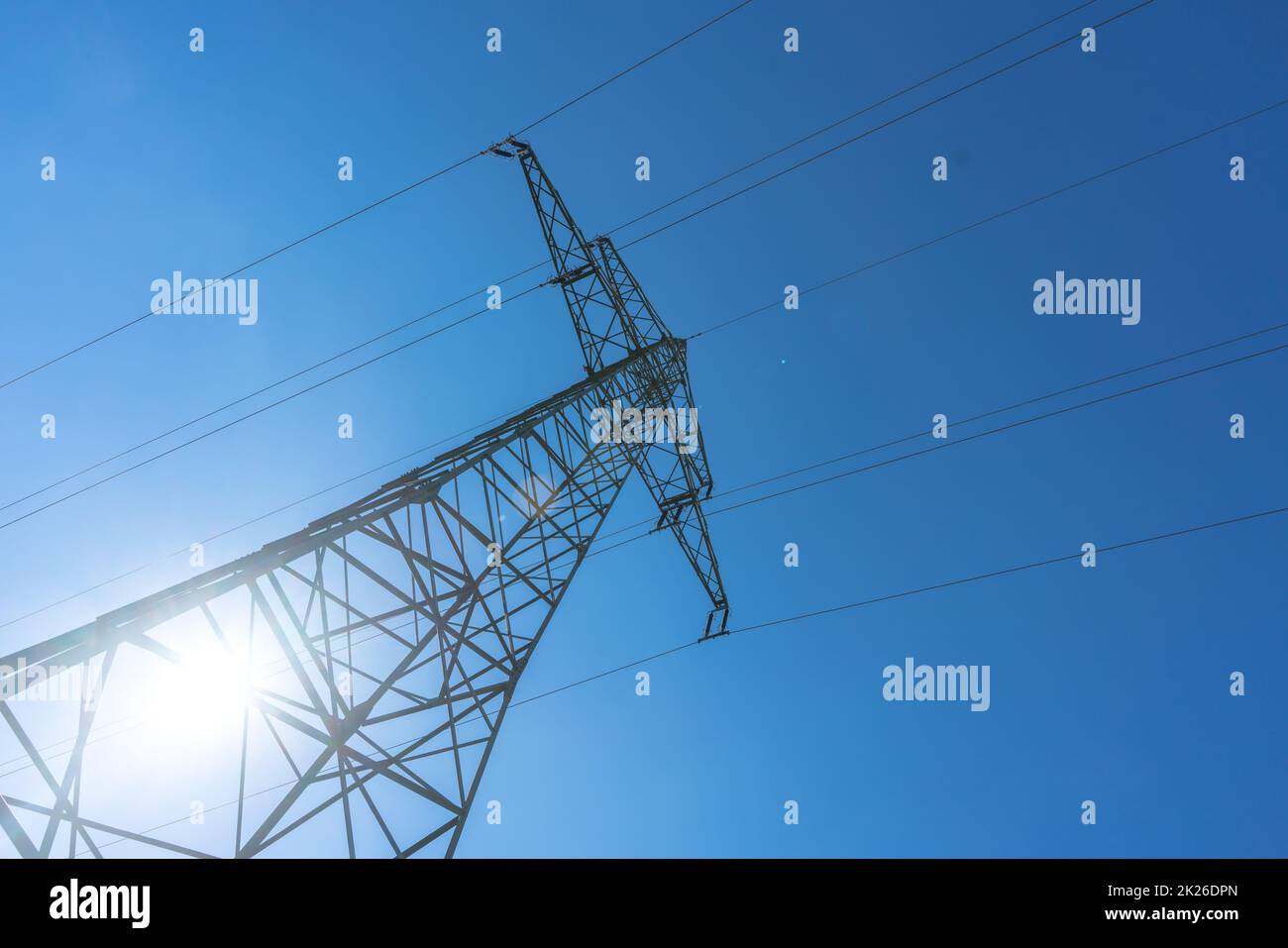 Electricity pylon for extensive free power transmission of high voltage ...