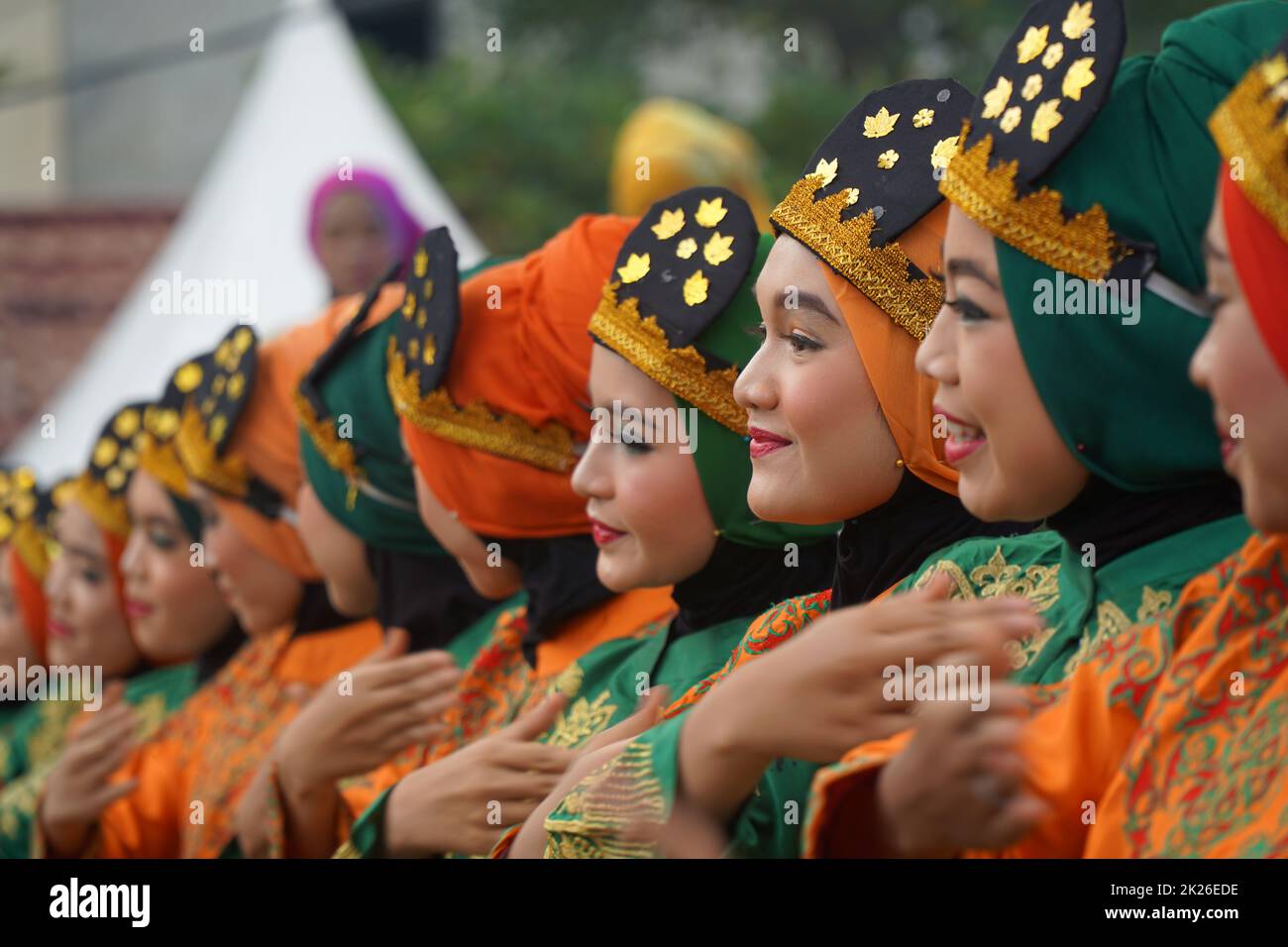 acehnese girls in traditional saman dance performance Stock Photo