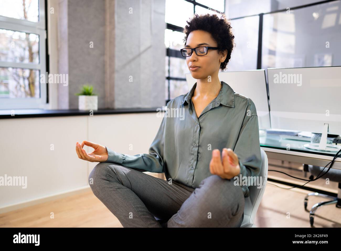 African woman sitting hi-res stock photography and images - Alamy