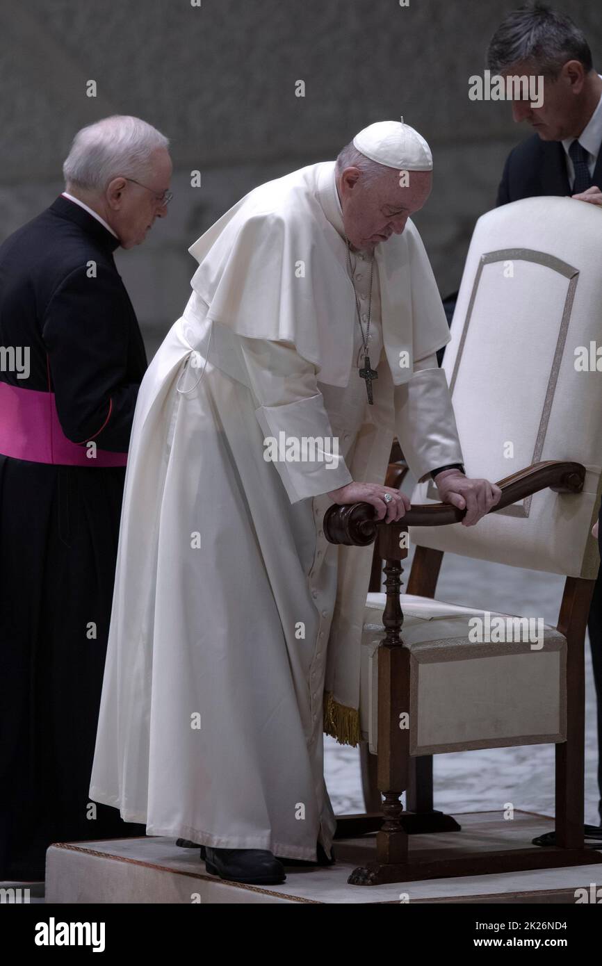 Vatican City, Vatican, 22 September 2022. Pope Francis arrives  for the audience to the participants of the Deloitte Global meeting in the Paul VI Hall. Credit: Maria Grazia Picciarella/Alamy Live News Stock Photo