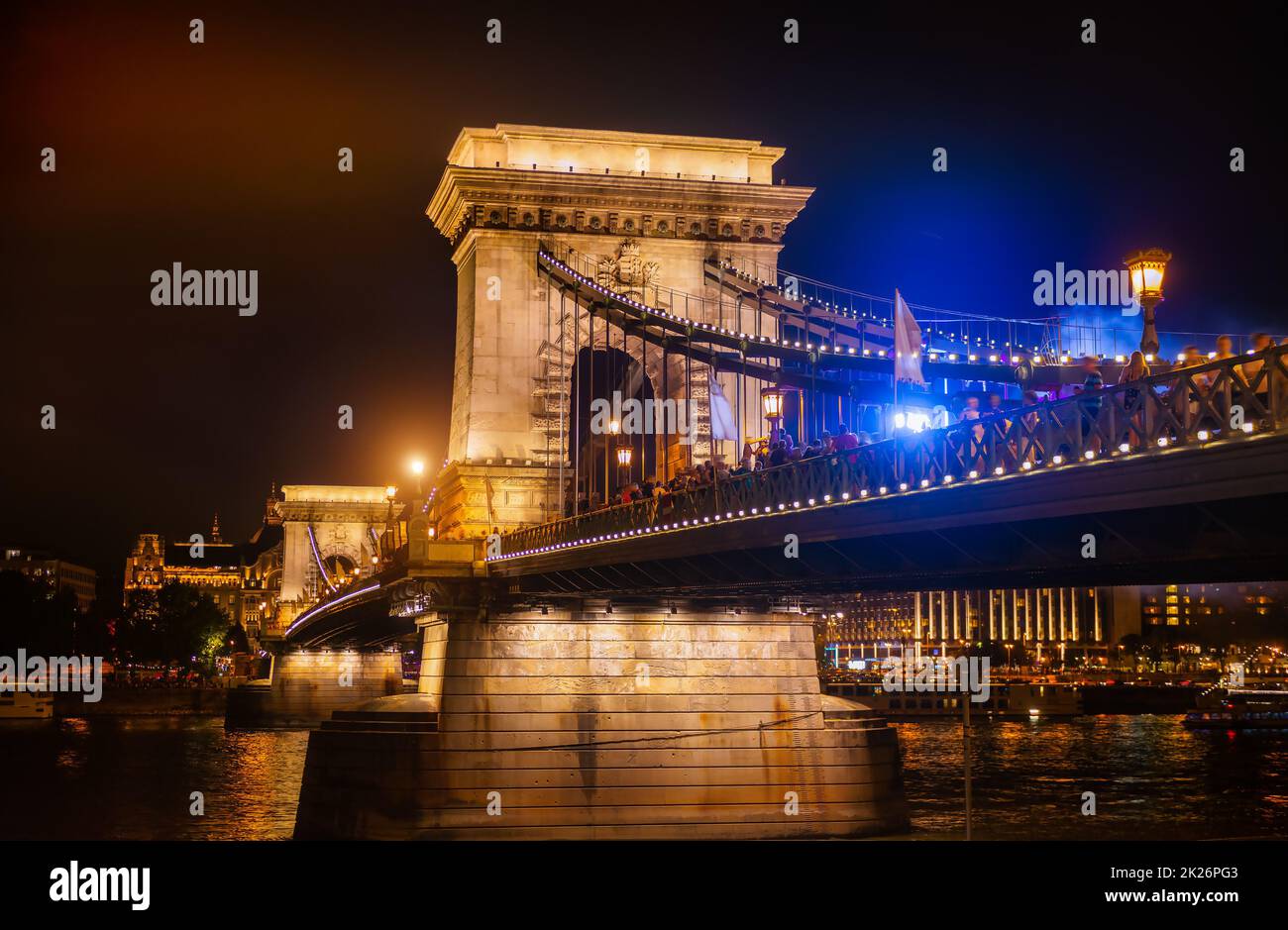 Night view chain bridge hi-res stock photography and images - Alamy