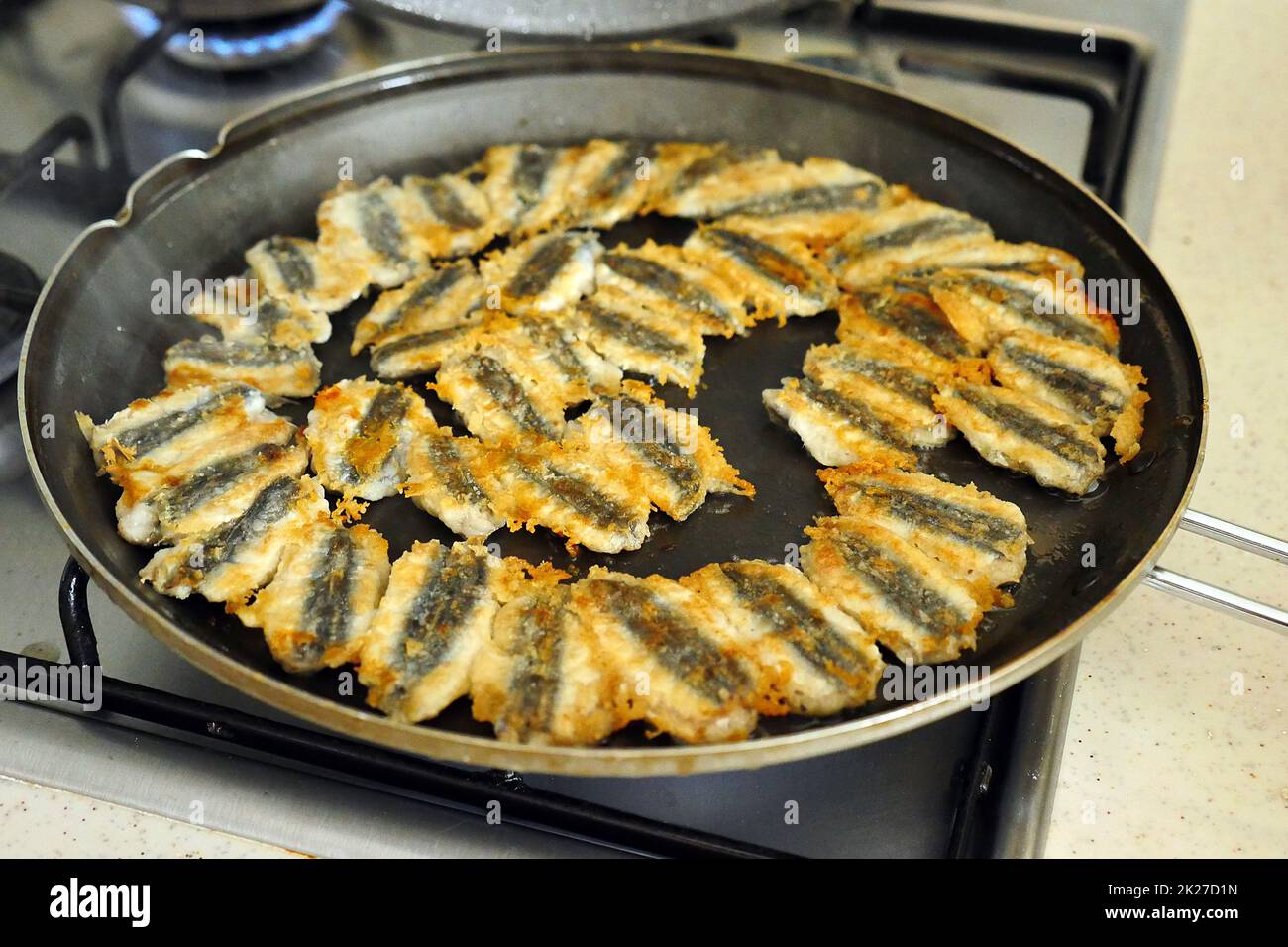 fried fish in frying pan 17221579 PNG