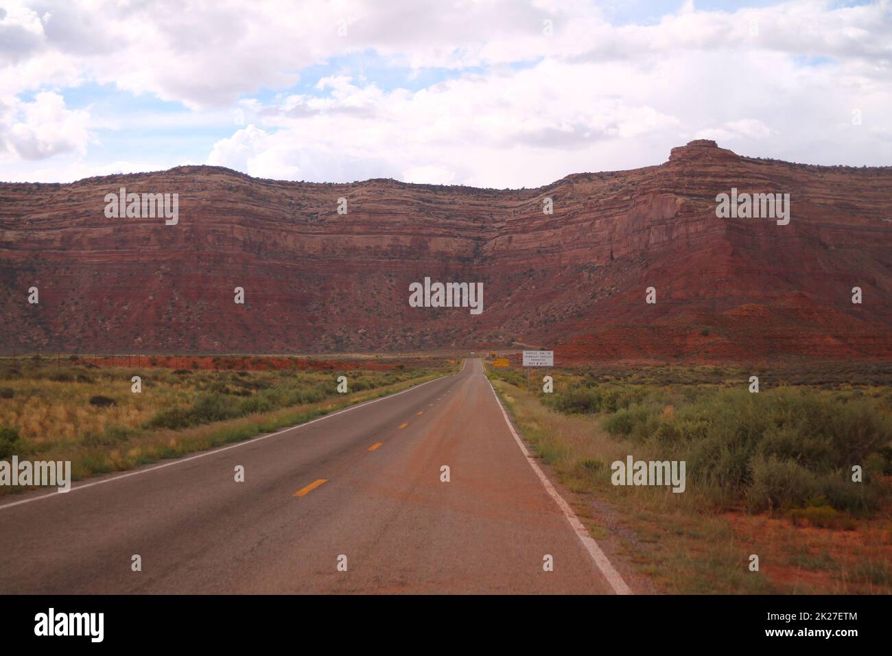 The straight road at the beginning of the 10% slope of the Moki Dugway Stock Photo