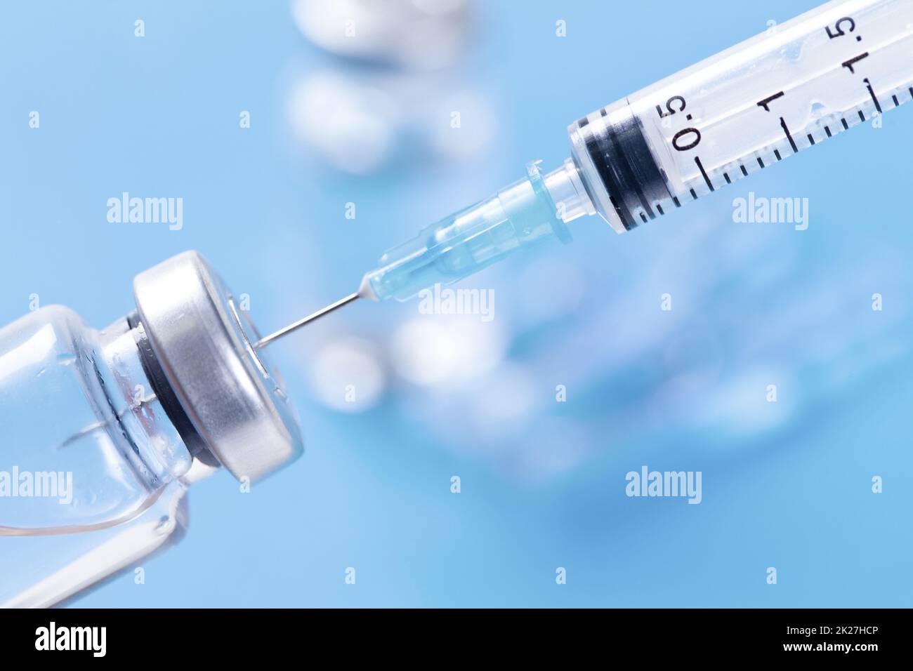 Medical syringe needle bollte vaccine hi-res stock photography and ...