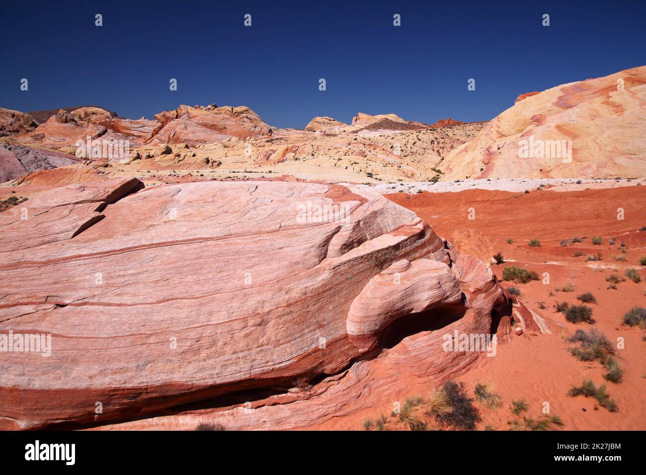 The pink boulder and the blue skies on the red desert of the Valley of Fire State Park Stock Photo