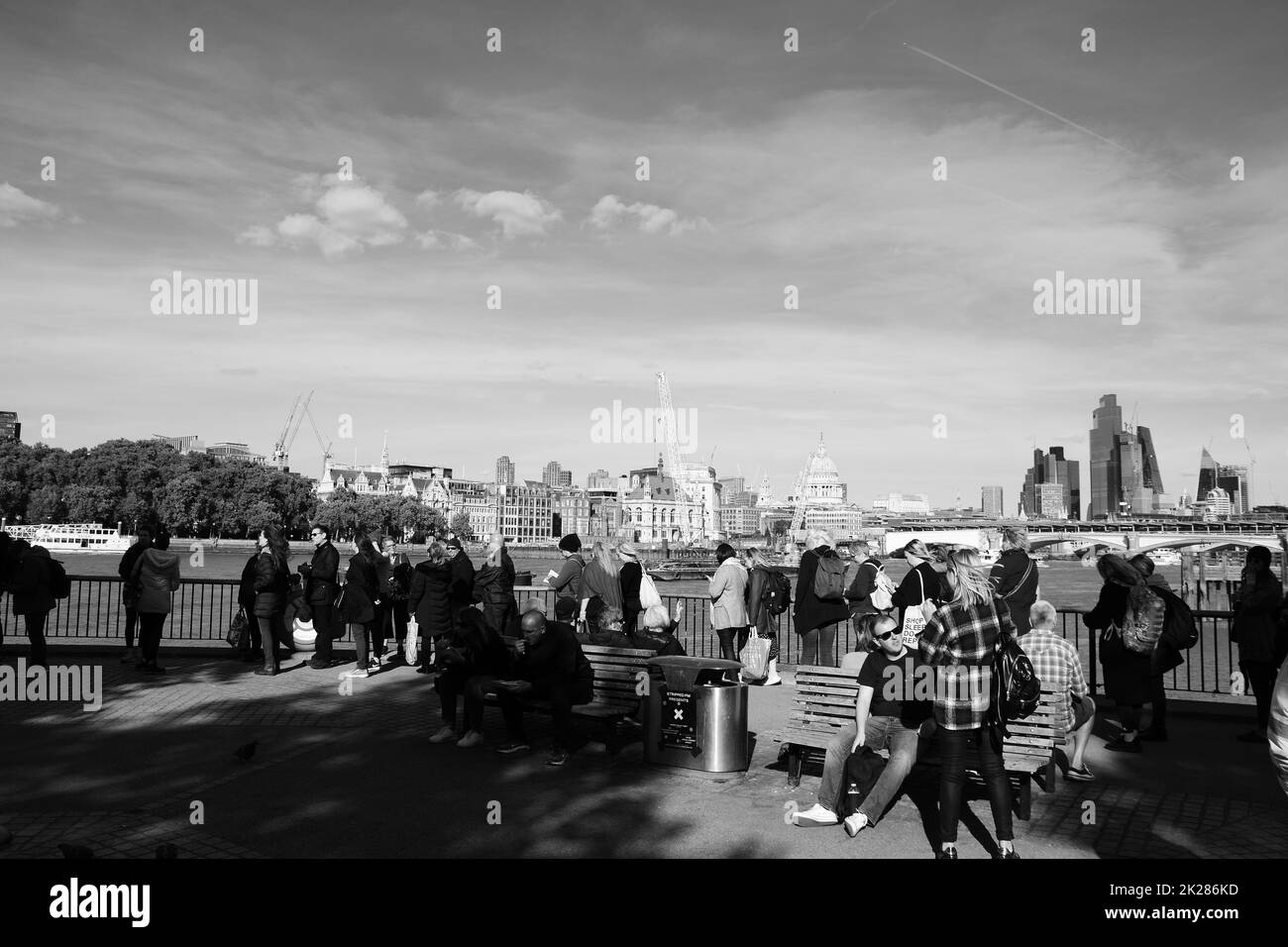 The queue to pay respects to the Queen in the Palace of Westminster stretched for miles, along the South Bank and beyond - 17th September 2022. Stock Photo