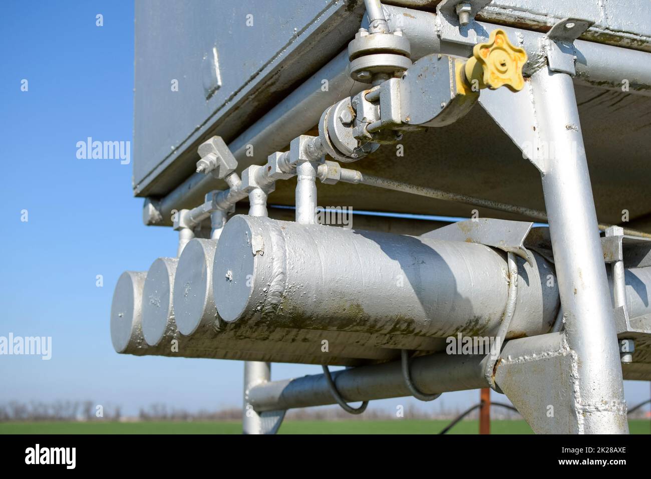 Dosage unit and container with methanol. Additional equipment for oil