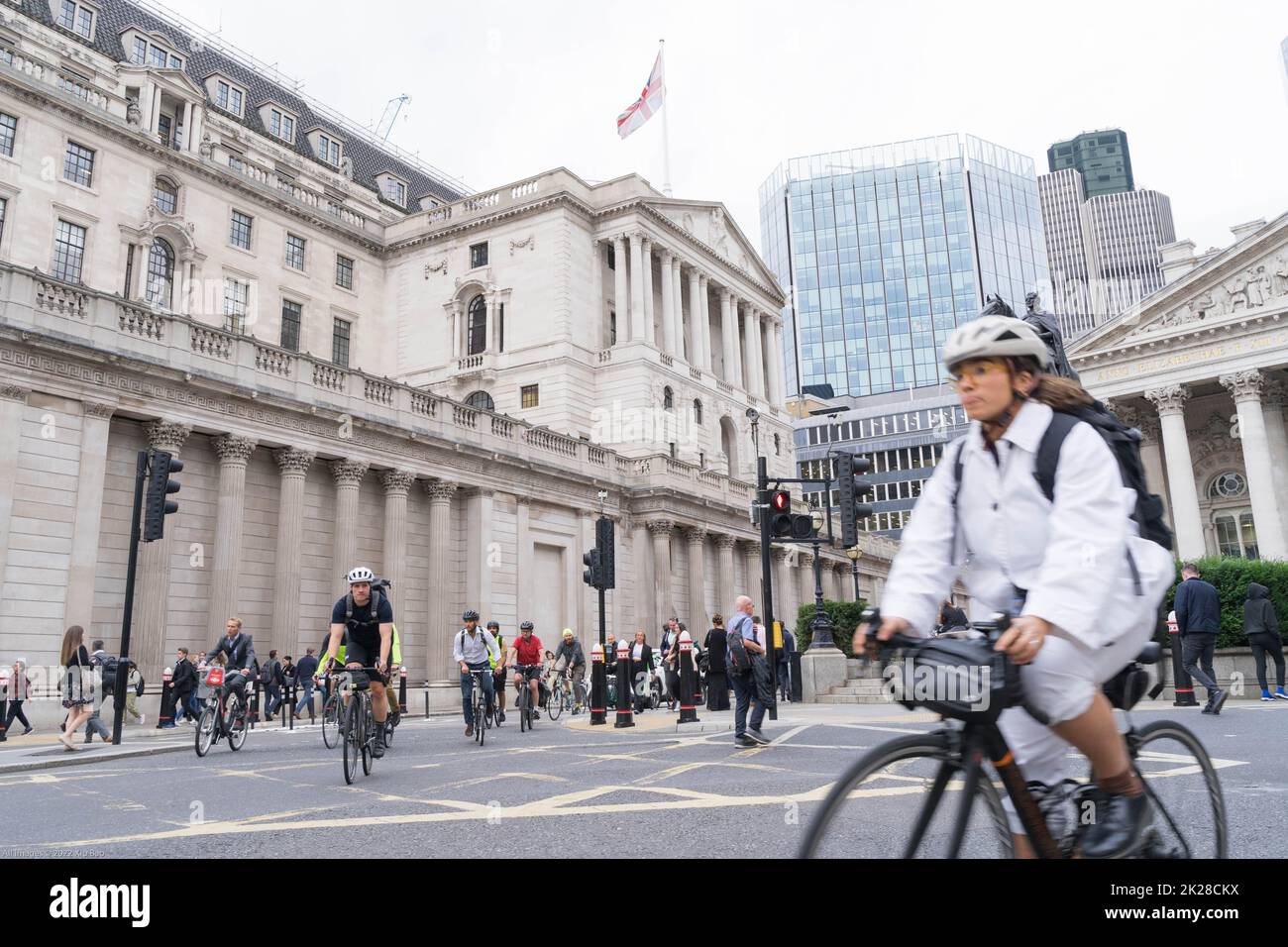 London UK, 22nd September 2022.  Bank of England building in the city o f London. BoE base interest rate on Thursday from 1.75 per cent to 2.25 per cent - the highest level in 14 years since November 2008, in order to combat the cost-of-living crisis.  Credit: Xiu Bao/Alamy Live News Stock Photo