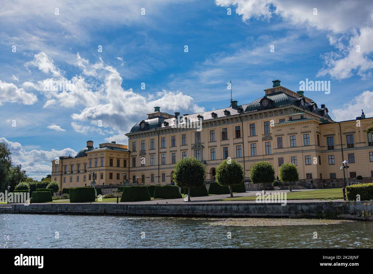 Grand facade palace garden hi-res stock photography and images - Alamy