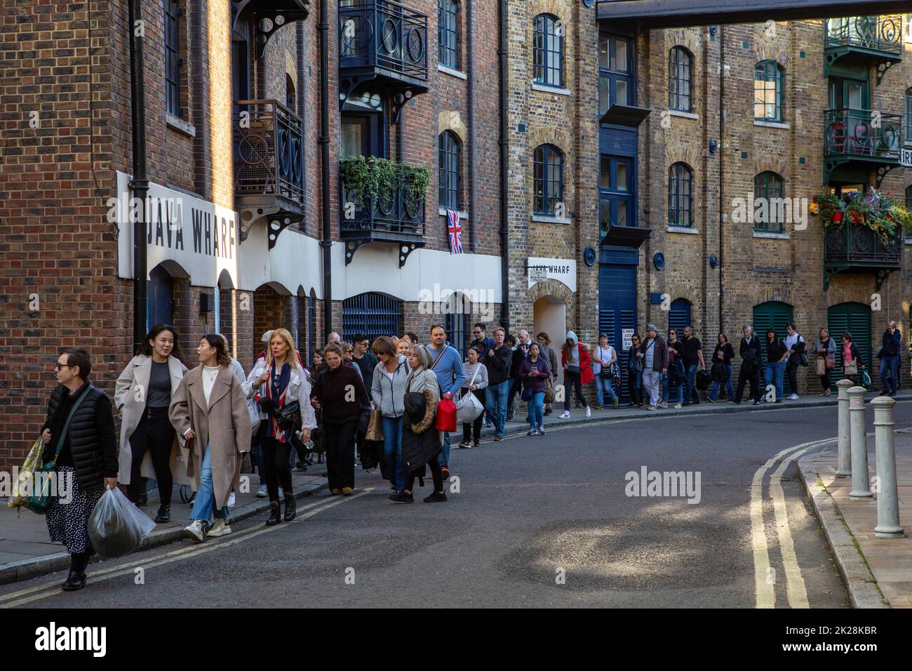 London, UK - September 17th 2022: The Queue on Shad Thames in London, to see the late Queen Elizabeth II Lying-in-State. Stock Photo