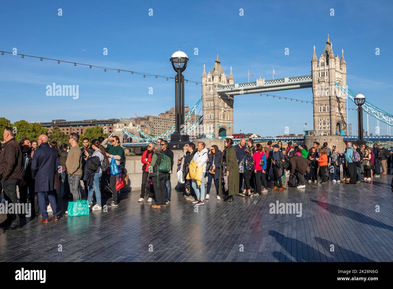 London, UK - September17th 2022: The Lying-in-State queue to see Queen Elizabeth II, passing the iconic Tower Bridge in London, UK. Stock Photo