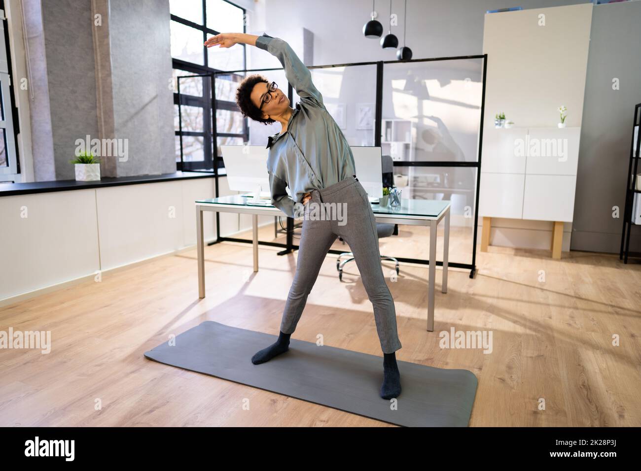 Stretching Office Workout. Desk Stretch Exercise Stock Photo Alamy