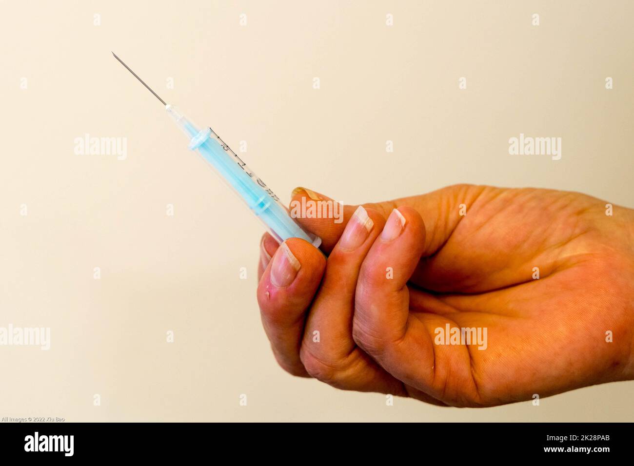 London UK, 22nd September 2022. disposable syringe with needle attached for vaccine injection. South East London Clinical Commissioning group is administering COVID-19 autumn booster vaccine to millions of eligible people as lifesaving vaccination campaign to protect the nation ahead of winter is in full swing Credit:   Xiu Bao/Alamy Live News Stock Photo