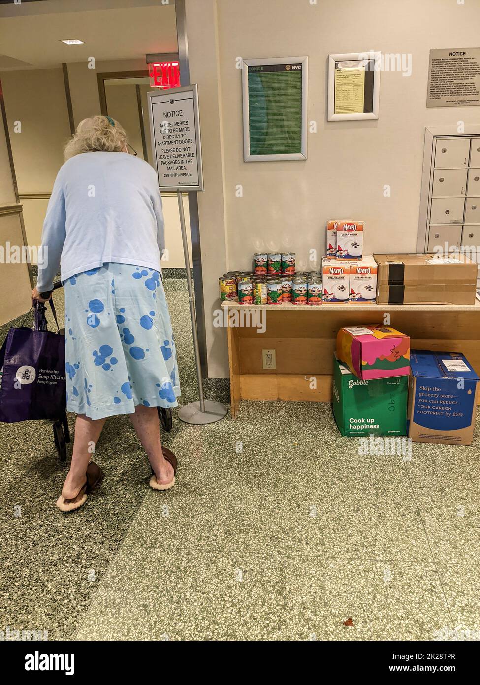 The largesse from a food pantry in the mail area of an apartment building in Chelsea in New York on Tuesday, September 6, 2022. (© Richard B. Levine) Stock Photo