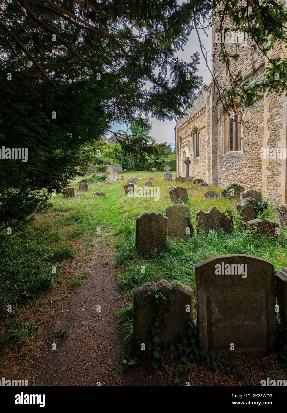 Churchyard and side of the Church of St Mary the Virgin, Iffley, Oxford; Romanesque, circa 1160. Grade I listed Stock Photo