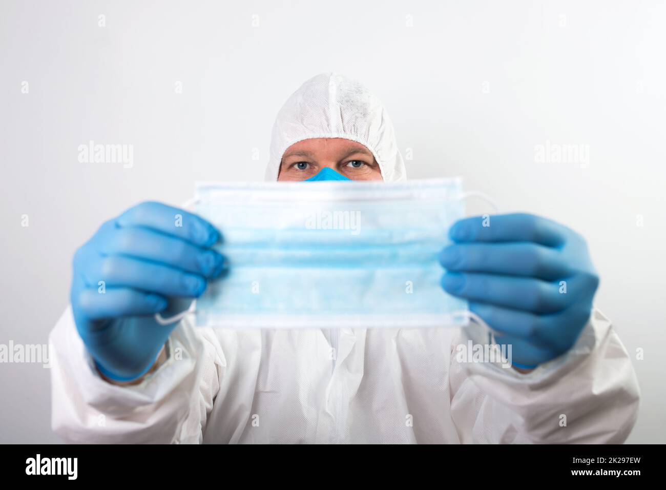 Doctor surgical mask woman hi-res stock photography and images - Alamy