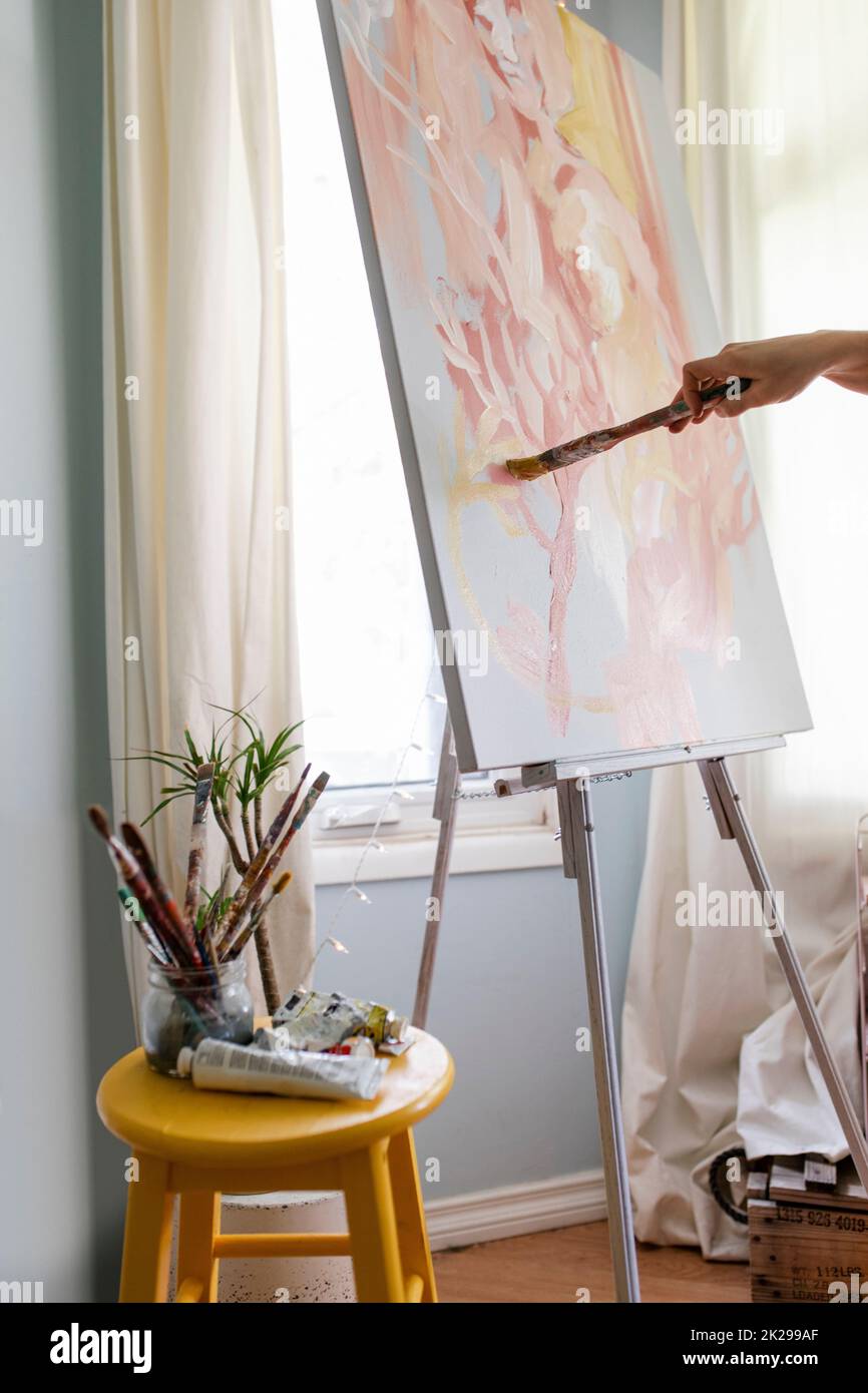 Artist finishing hires stock photography and images Alamy