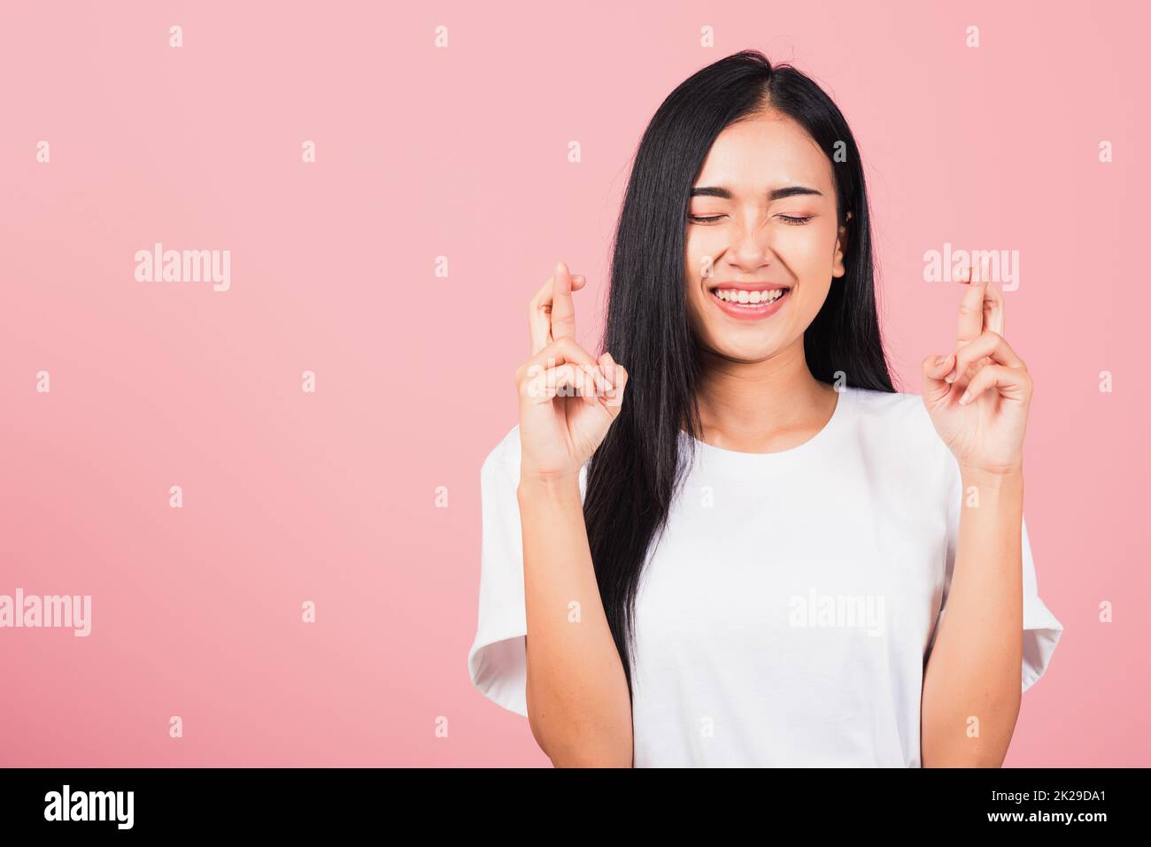 She has smile. красивая кожа лица. красивая улыбка. улыбающийся человек. She has smile.