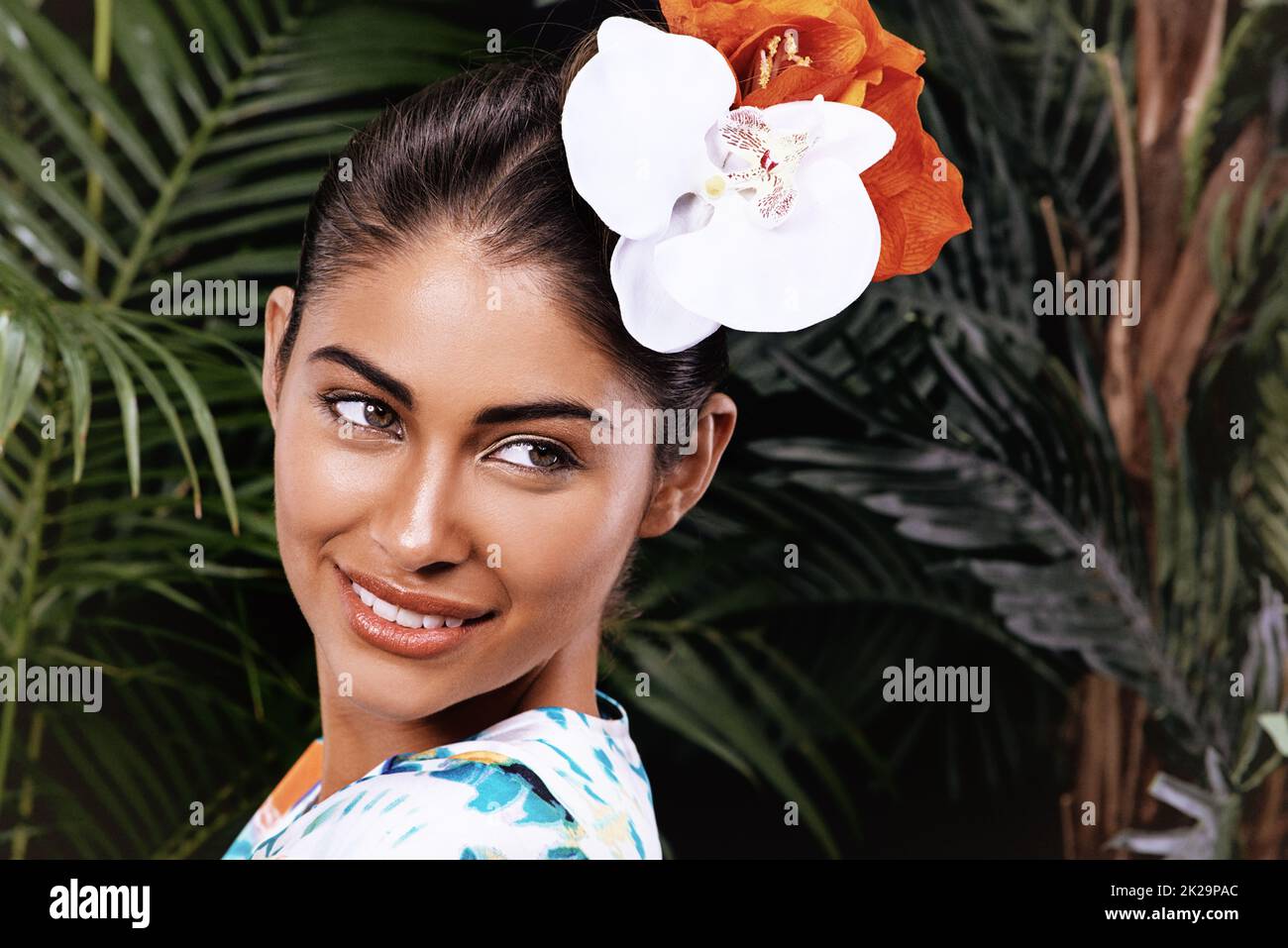 Floral headdress hi-res stock photography and images - Alamy