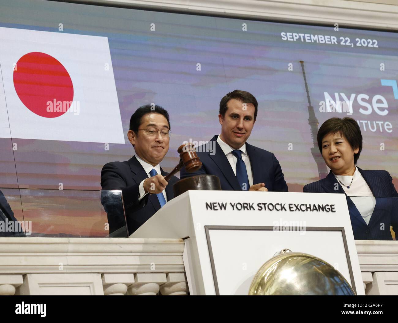 New York City, United States. 22nd Sep, 2022. Prime Minister of Japan Fumio Kishida rings the closing bell as vice chairman of the New York Stock Exchange John Tuttle (R) looks on at the New York Stock Exchange on Wall Street in New York City on Thursday, September 22, 2022. Photo by John Angelillo/UPI Credit: UPI/Alamy Live News Stock Photo