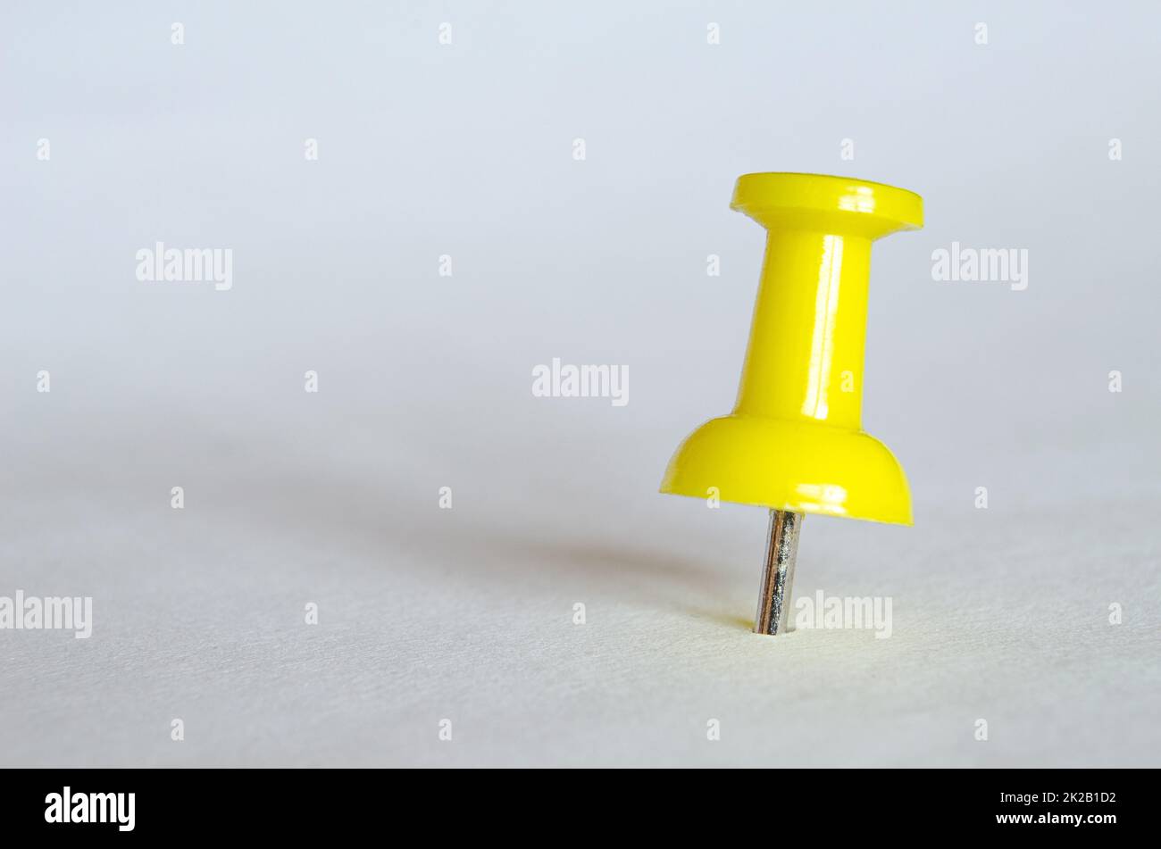 Yellow push pin. Closeup of yellow thumbtack Stock Photo - Alamy