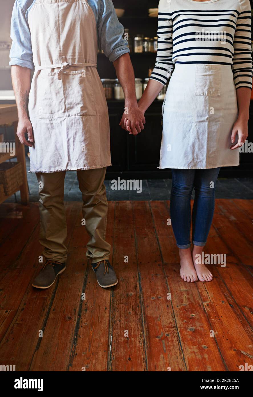 Leaning woman wearing apron hi-res stock photography and images - Alamy