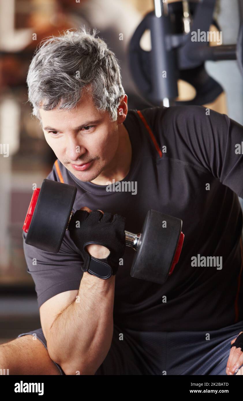 Bicep curl free weights training fitness man outside working out arms  lifting dumbbells doing biceps curls. Fit man arm exercise workout  exercising Stock Photo - Alamy