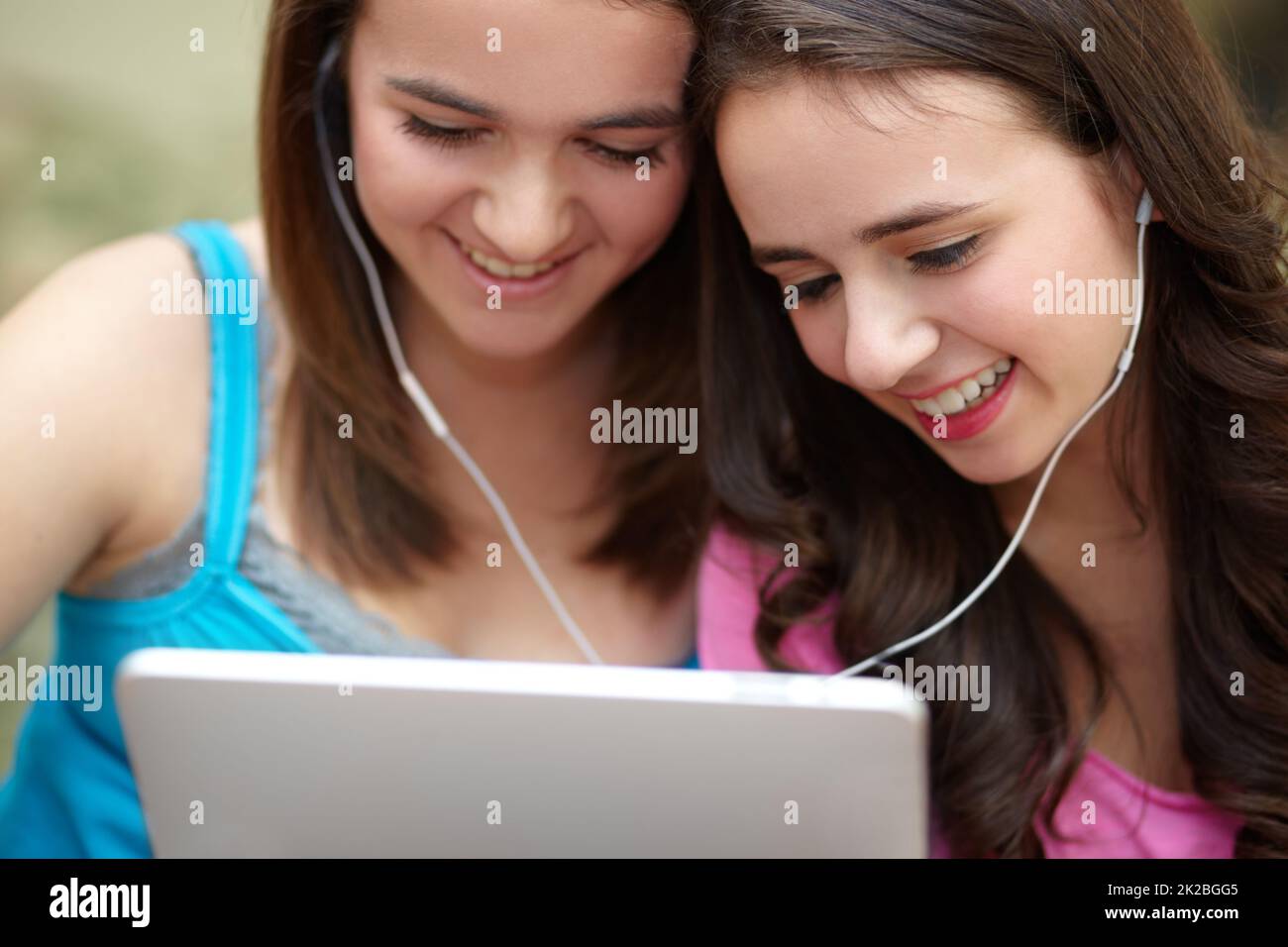 Good looking teenagers hi-res stock photography and images - Alamy