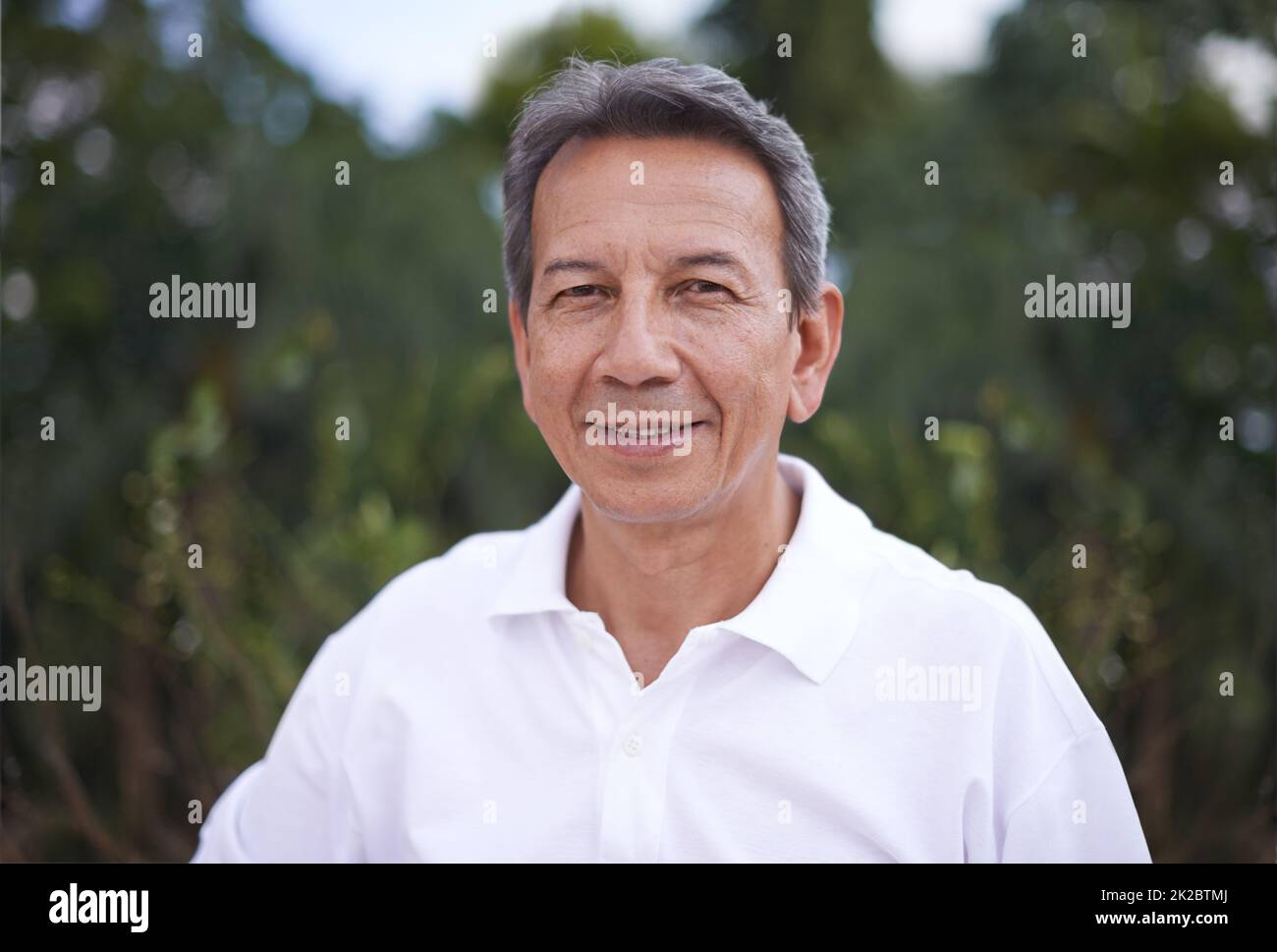Man standing outdoors hi-res stock photography and images - Alamy