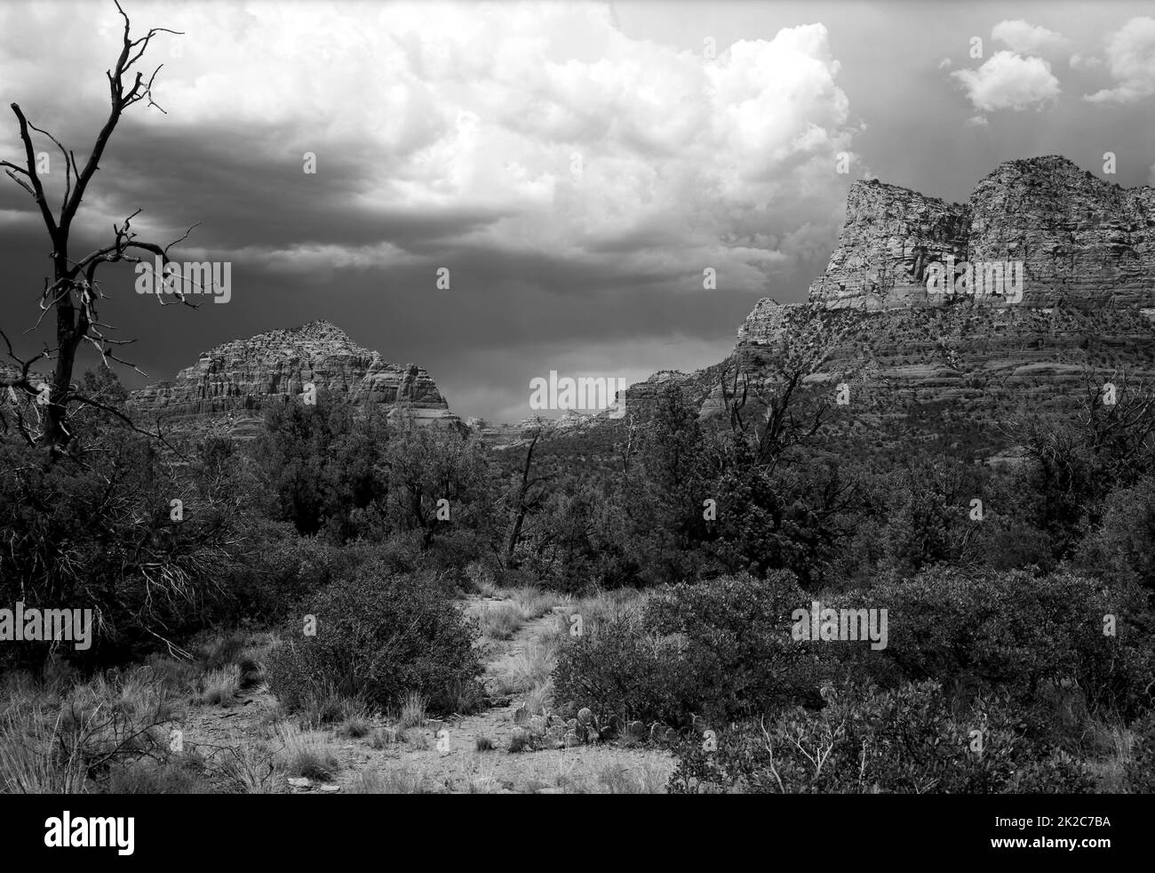 Sedona Arizona Mountains in black and white Stock Photo - Alamy