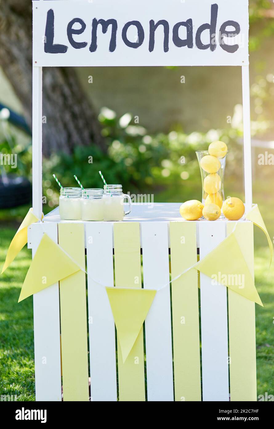 Lemonade Outside Childhood still life hi-res stock photography and images - Alamy
