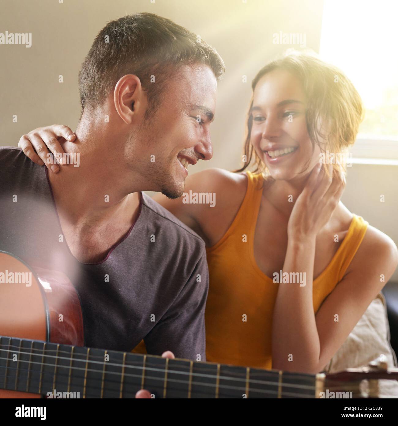 Romantic man playing guitar wife hi-res stock photography and images pic
