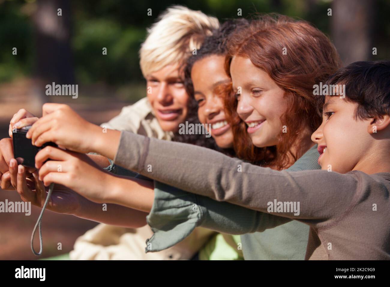 Group outdoors people children hi-res stock photography and images - Alamy