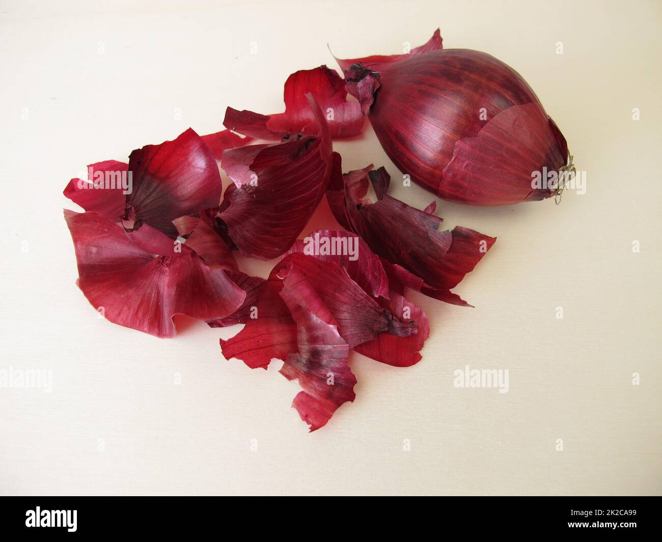 Red onion peel for tea, for dyeing Easter eggs or as plant fertilizer