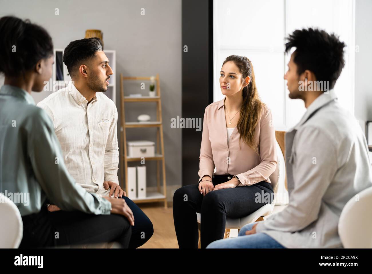 Talk therapist woman young hi-res stock photography and images - Alamy