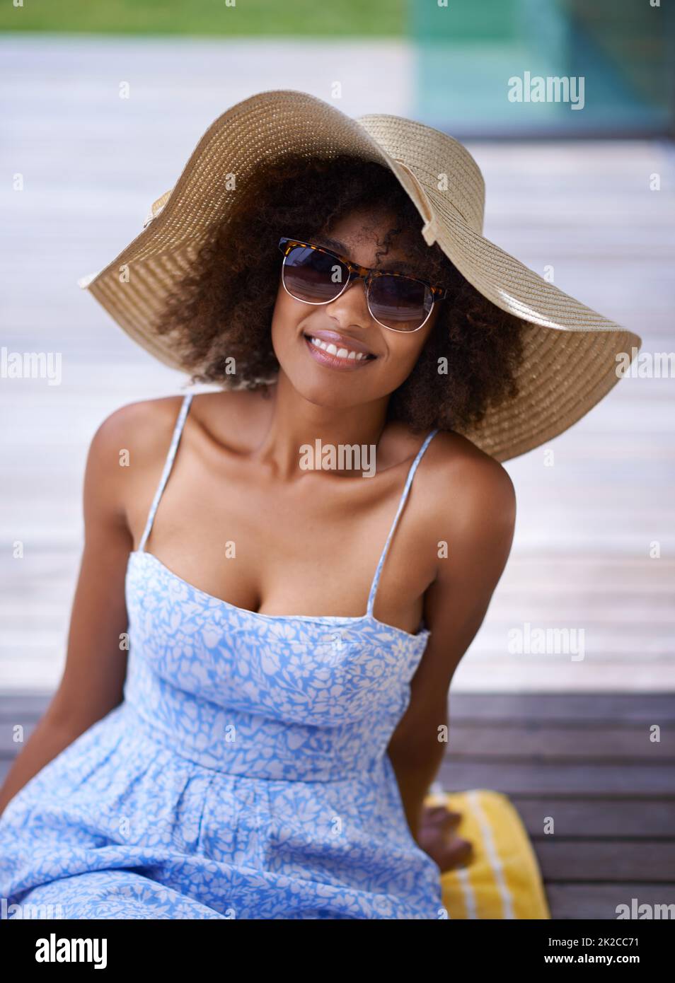 Female sun hat hi-res stock photography and images - Alamy