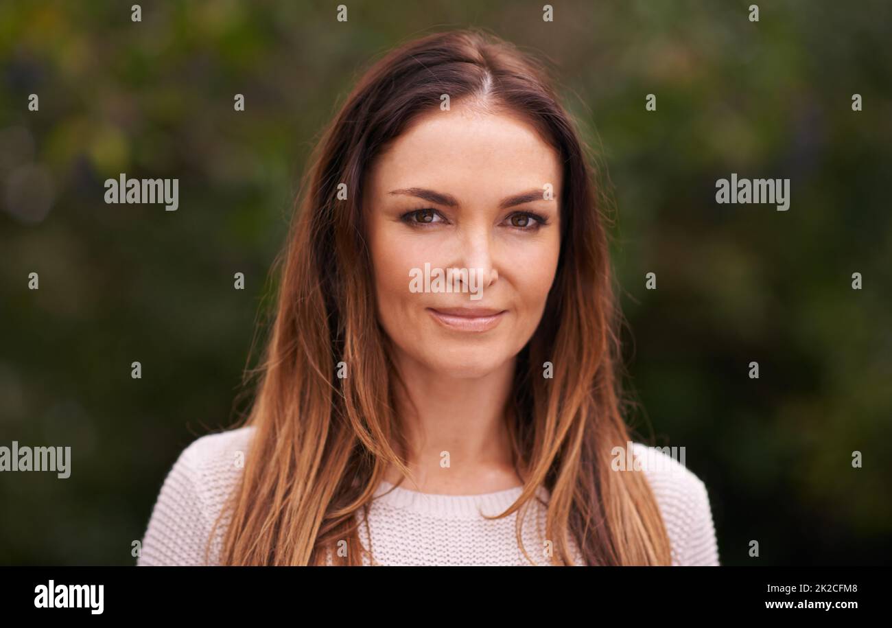 Woman portrait 30s standing hi-res stock photography and images - Alamy