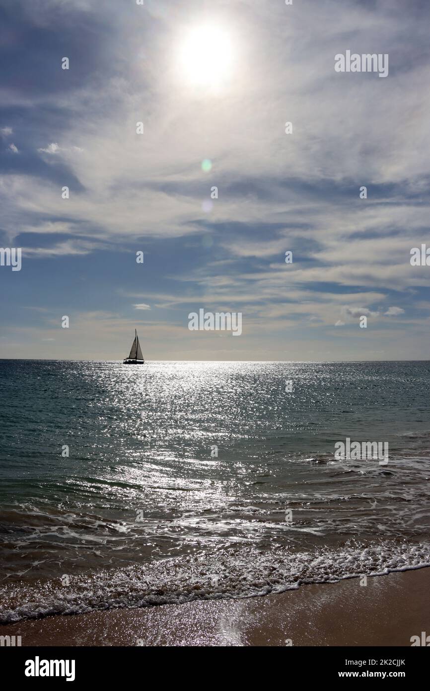 Segelschiff im Gegenlicht - Symbolbild fÃ¼r Freiheit und Fernweh Stock Photo