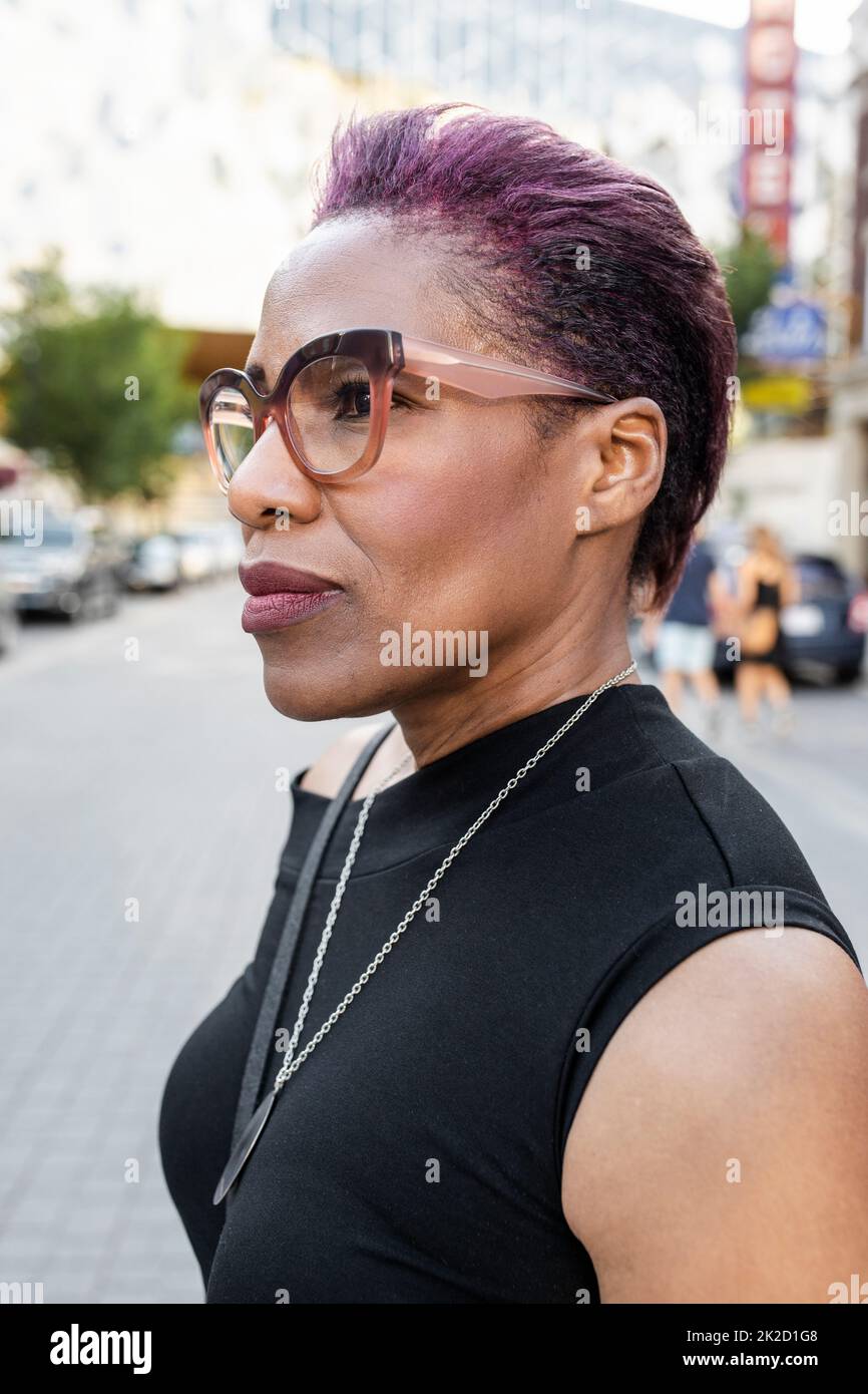 Mature woman beauty short hair hi-res stock photography and images - Alamy