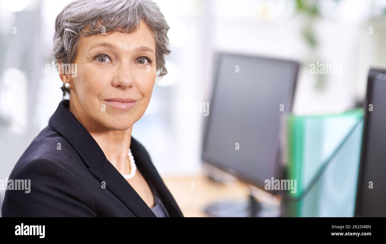 Mature woman in office smiling hi-res stock photography and images - Alamy