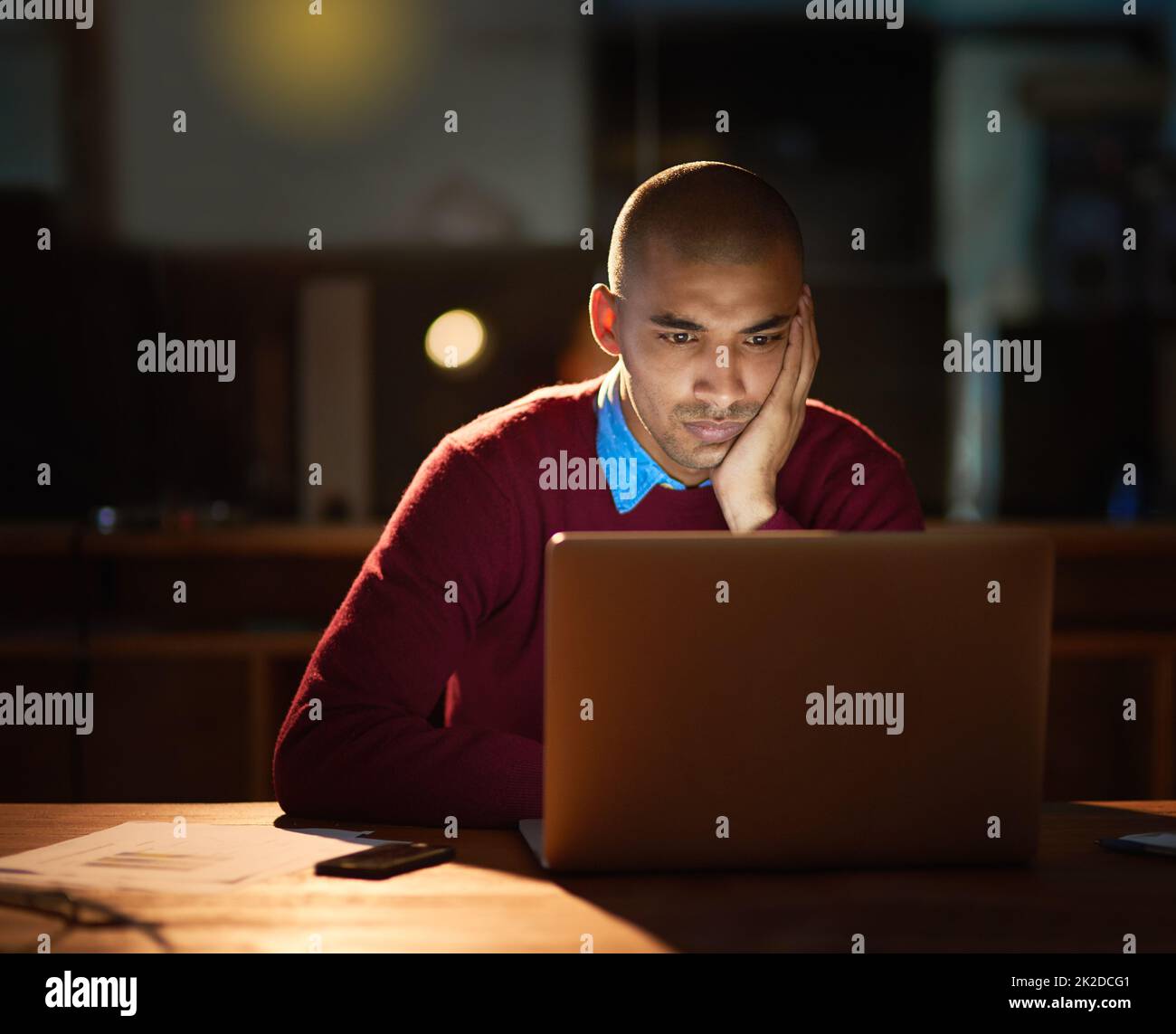 https://c8.alamy.com/comp/2K2DCG1/late-nights-can-be-so-boring-sho-of-a-young-man-looking-bored-while-working-late-in-his-office-2K2DCG1.jpg