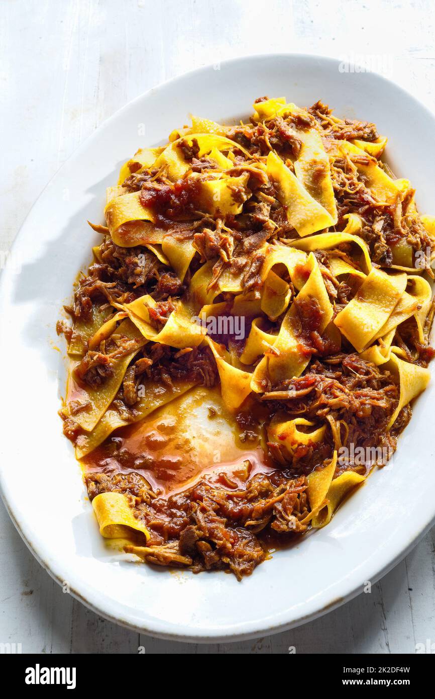 https://c8.alamy.com/comp/2K2DF4W/rustic-italian-pappardelle-pasta-in-bolognese-sauce-2K2DF4W.jpg