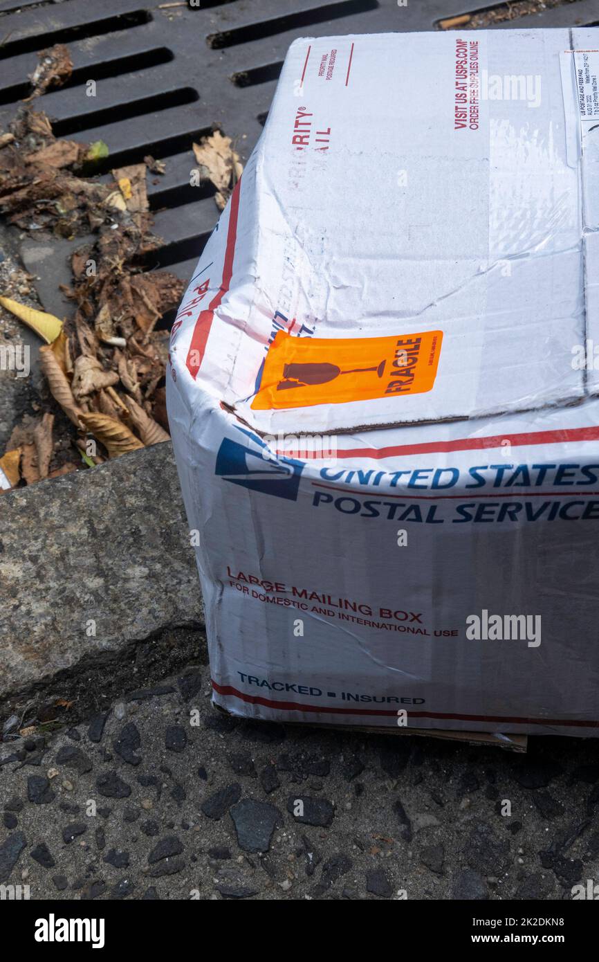 Damaged USPS Box Marked Fragile, USA, 2022 Stock Photo